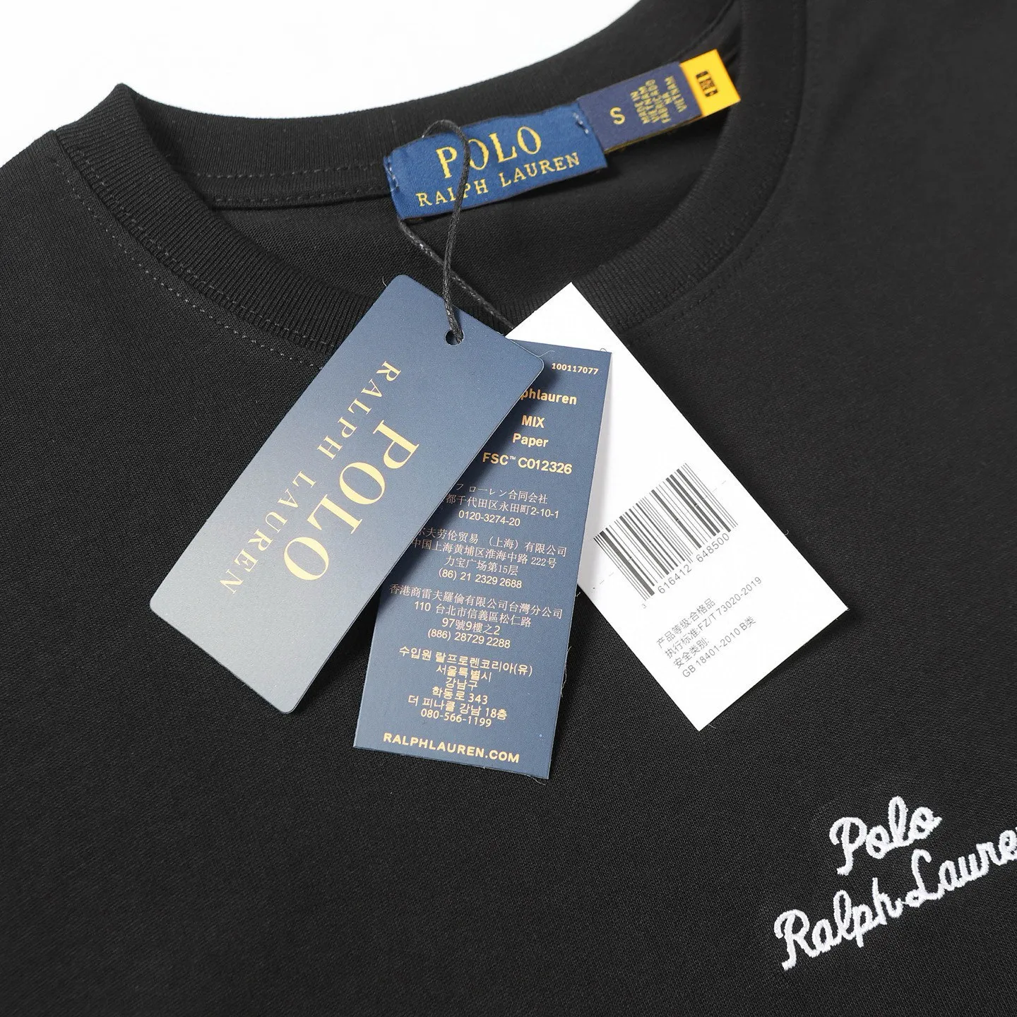 P126 Style number: 506 Ralph Lauren/Ralph Lauren 25ss summer new round-neck T-shirt with English letter embroidery. The main logo on the neck has a QR code mark, which can be scanned for verification. The detailed English letter logo embroidery is all high-density and made with imported Tajima machines, which distinguishes low-quality products on the market. 32 counts, 240g hydrophilic toner, 100% cotton fabric, comfortable and soft, highly breathable, focusing on high-end cost-effectiveness, needless to say good quality. Available in a variety of colors, both boys and girls can try this genderless style, giving them a yuppie tone in no time. Immerse yourself in your leisurely style, and have your own style in retro. Natural, vivid and very French romantic feelings, perfectly integrating youthful atmosphere and trend. Color: black, white, green, sky blue Size: S-xL S Shoulder width 44 Bust 104 Sleeve length 23 Clothing length 72 M Shoulder width 45 Bust 108 Sleeve length 24 Clothing length 74 L Shoulder width 46 Bust 112 Sleeve length 25 Clothing length 76 xL Shoulder width 47 Bust 116 Sleeve length 26 Clothing length 78